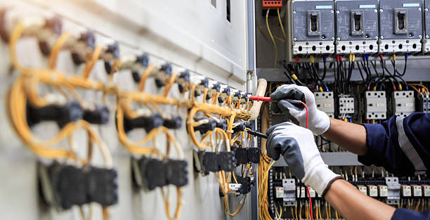 Professional Electrician technician working in Ellington, MO